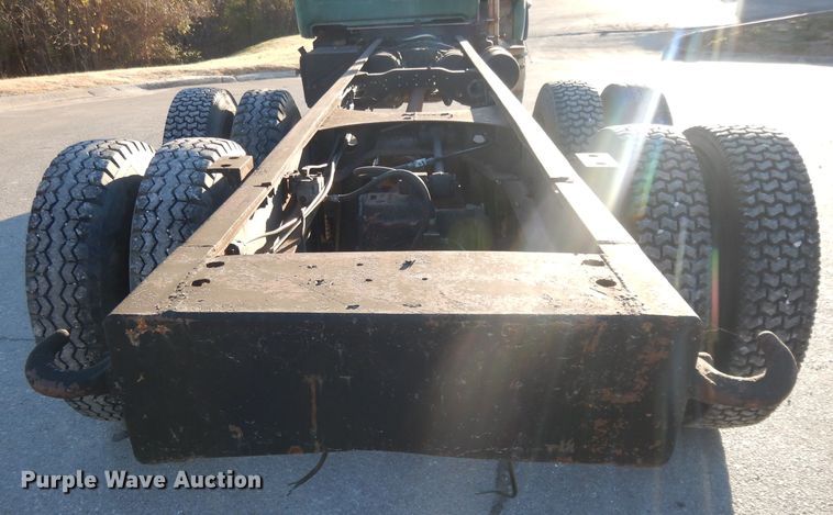 image for item DI8082 1984 Mack DM685S  truck cab and chassis