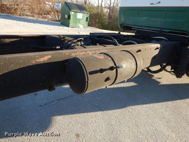 image for item DI8082 1984 Mack DM685S  truck cab and chassis