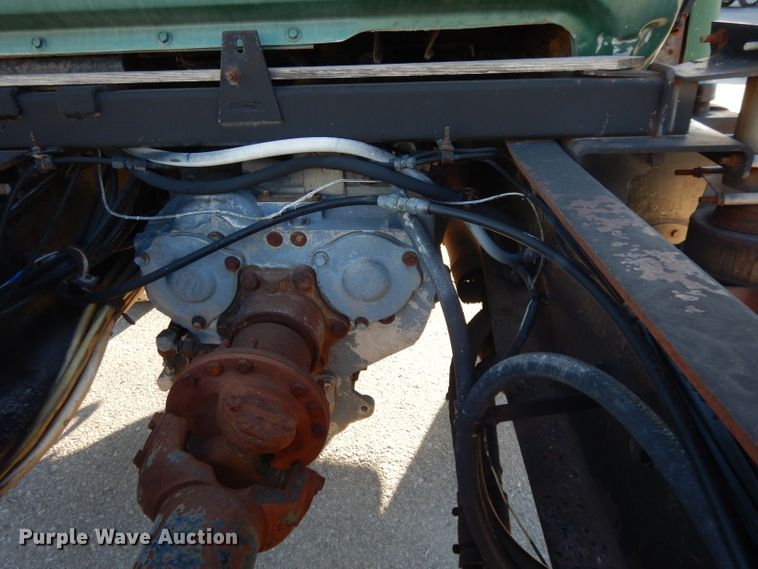 image for item DI8082 1984 Mack DM685S  truck cab and chassis