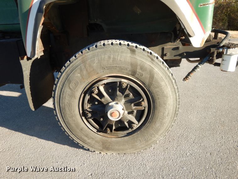 image for item DI8082 1984 Mack DM685S  truck cab and chassis