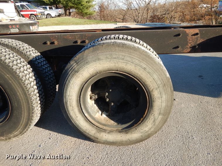 image for item DI8082 1984 Mack DM685S  truck cab and chassis