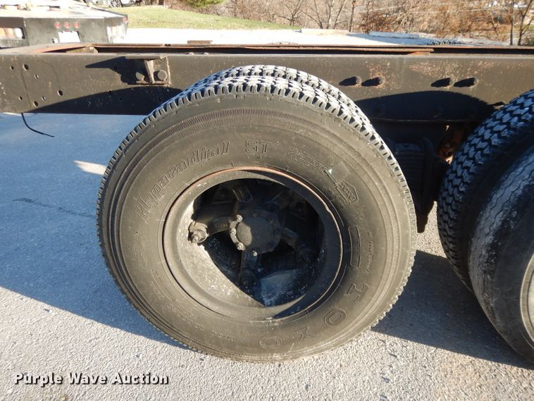 image for item DI8082 1984 Mack DM685S  truck cab and chassis