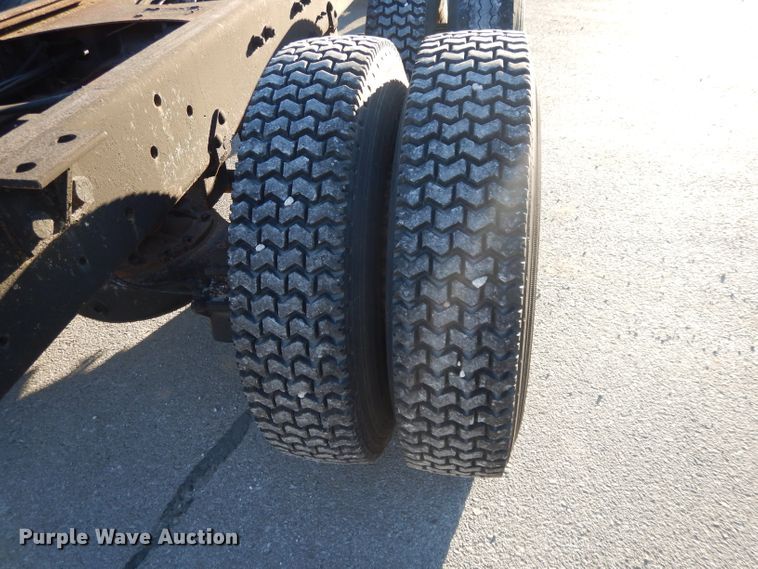 image for item DI8082 1984 Mack DM685S  truck cab and chassis