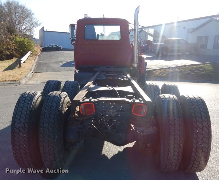 image for item DI8084 1988 Mack DM690S  truck cab and chassis