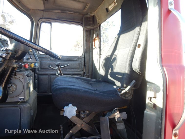 image for item DI8084 1988 Mack DM690S  truck cab and chassis