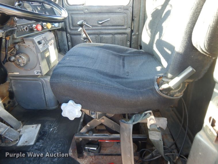 image for item DI8084 1988 Mack DM690S  truck cab and chassis