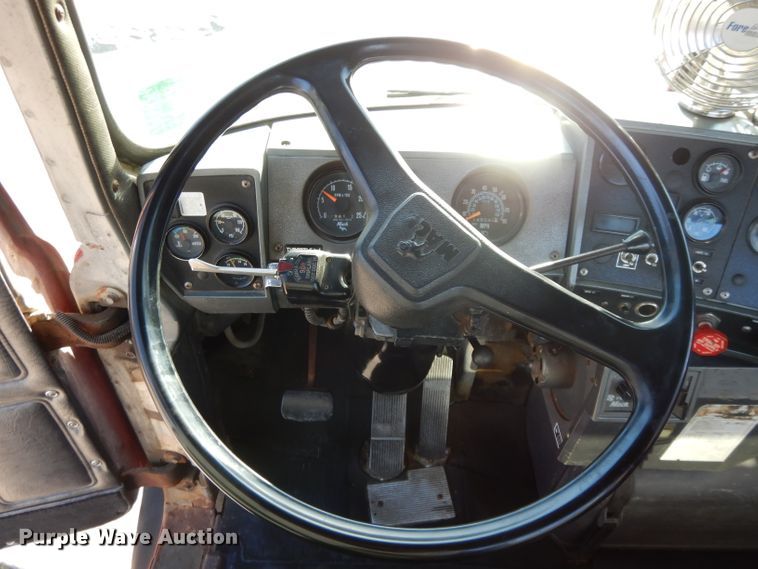 image for item DI8084 1988 Mack DM690S  truck cab and chassis