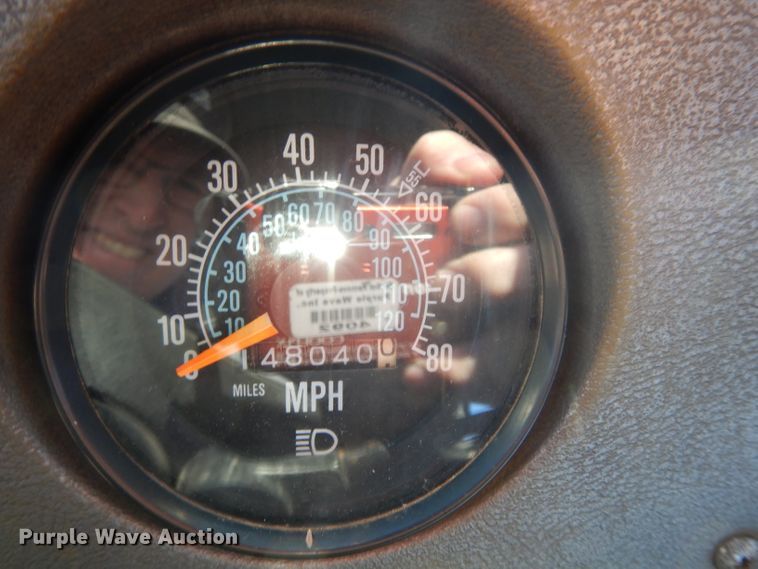 image for item DI8084 1988 Mack DM690S  truck cab and chassis