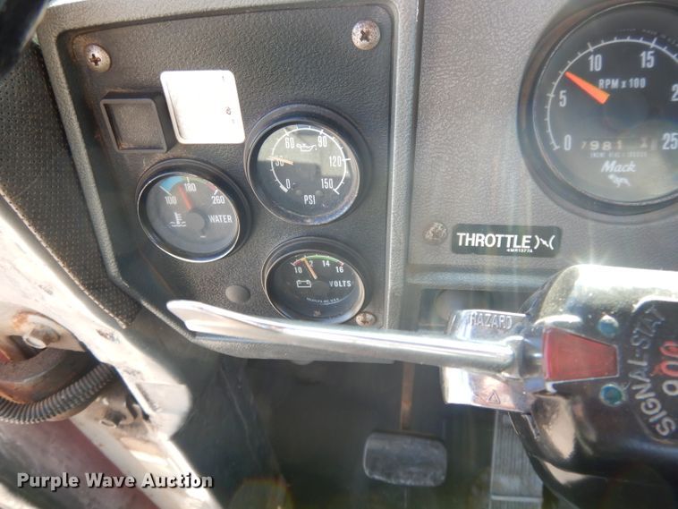 image for item DI8084 1988 Mack DM690S  truck cab and chassis