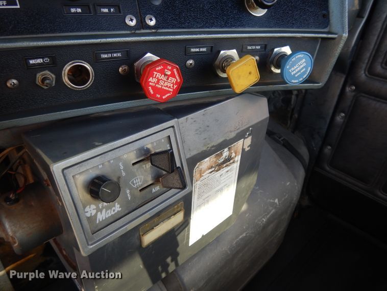 image for item DI8084 1988 Mack DM690S  truck cab and chassis