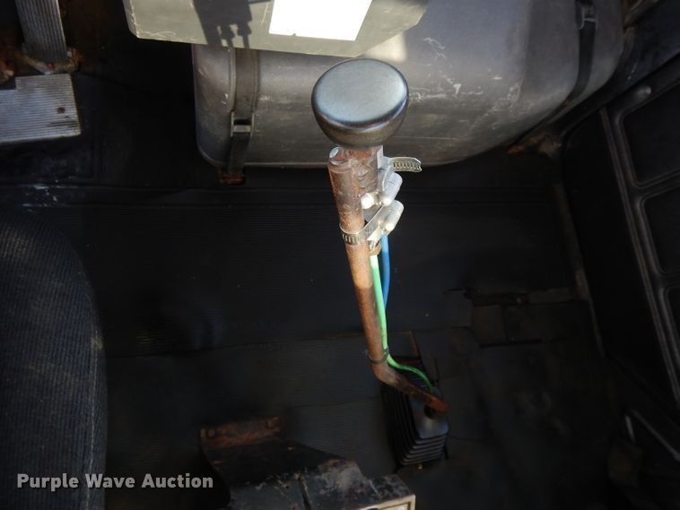 image for item DI8084 1988 Mack DM690S  truck cab and chassis