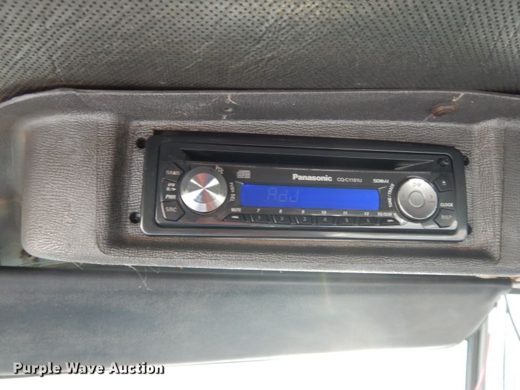 image for item DI8084 1988 Mack DM690S  truck cab and chassis