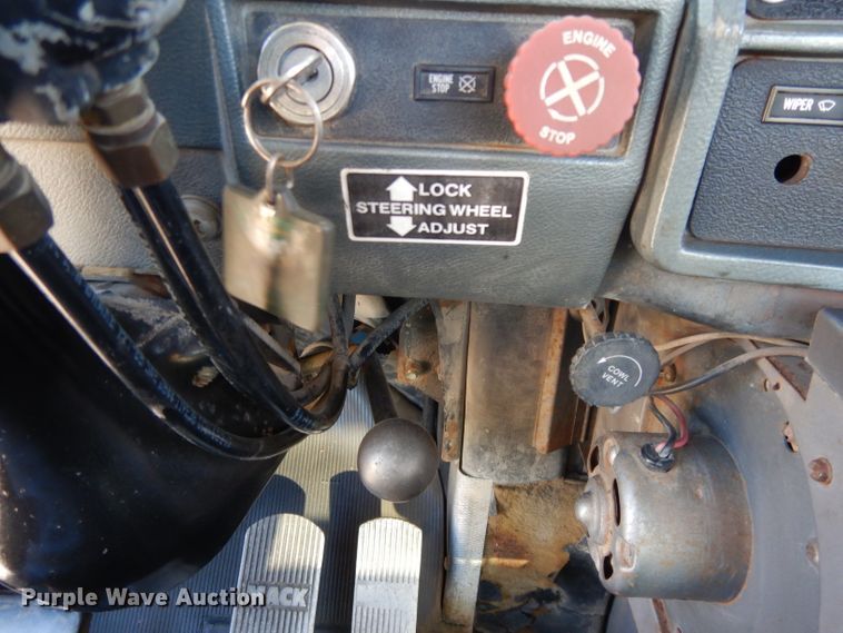 image for item DI8084 1988 Mack DM690S  truck cab and chassis