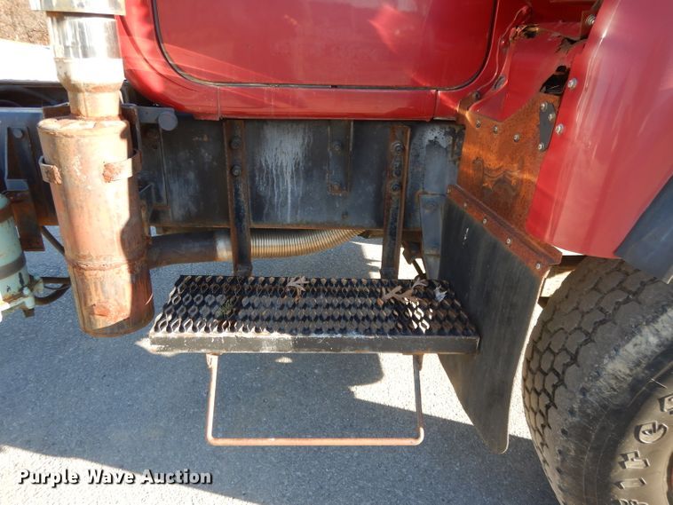 image for item DI8084 1988 Mack DM690S  truck cab and chassis