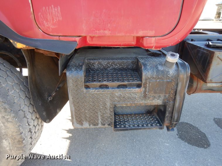 image for item DI8084 1988 Mack DM690S  truck cab and chassis