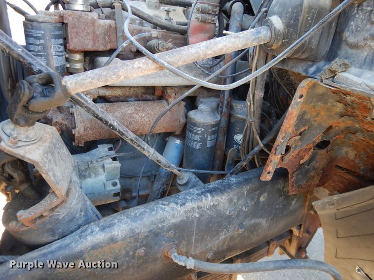 image for item DI8084 1988 Mack DM690S  truck cab and chassis