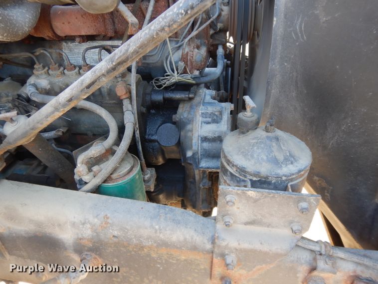 image for item DI8084 1988 Mack DM690S  truck cab and chassis