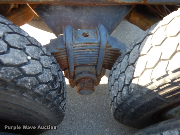 image for item DI8084 1988 Mack DM690S  truck cab and chassis