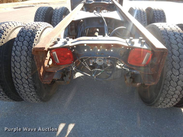 image for item DI8084 1988 Mack DM690S  truck cab and chassis