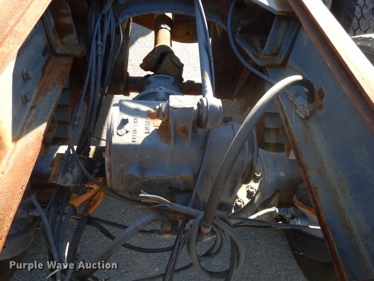 image for item DI8084 1988 Mack DM690S  truck cab and chassis