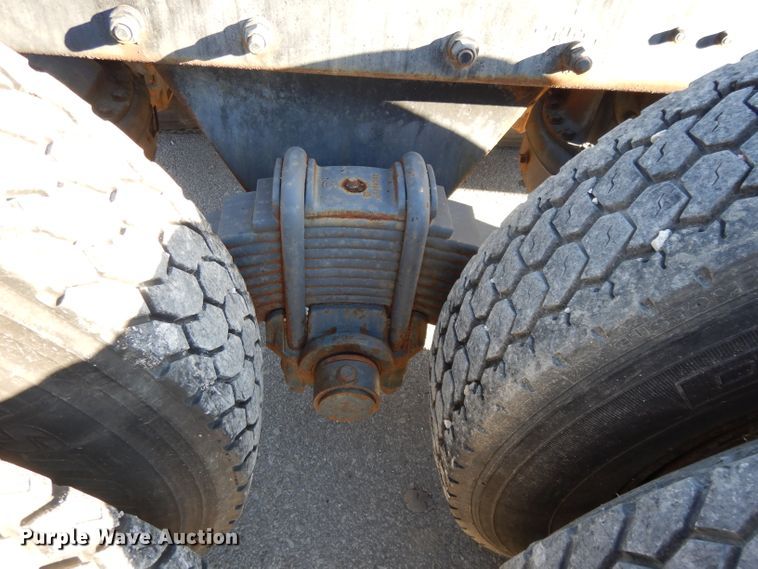 image for item DI8084 1988 Mack DM690S  truck cab and chassis