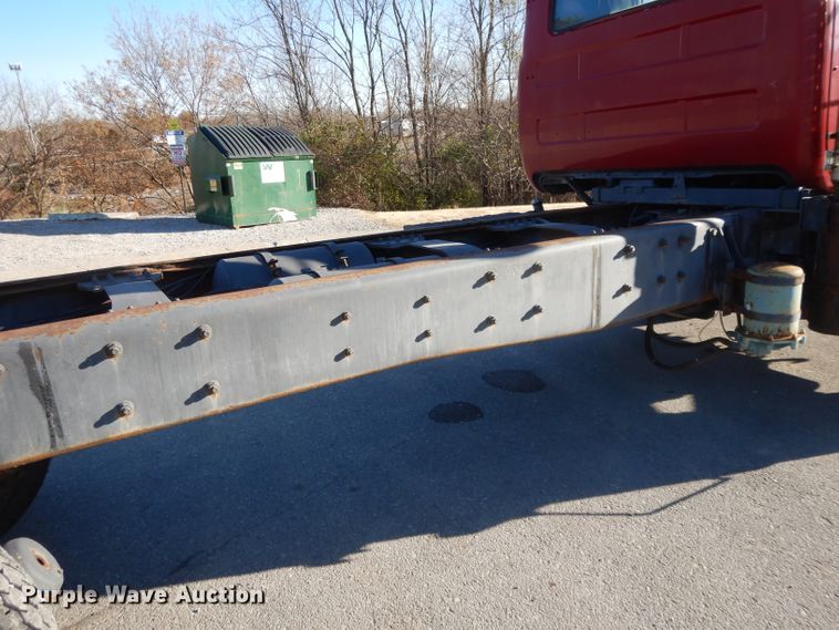 image for item DI8084 1988 Mack DM690S  truck cab and chassis