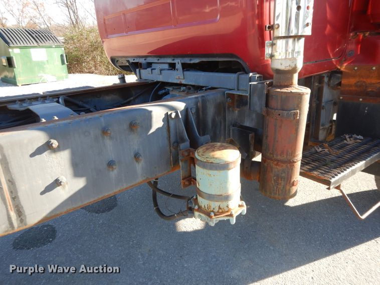 image for item DI8084 1988 Mack DM690S  truck cab and chassis