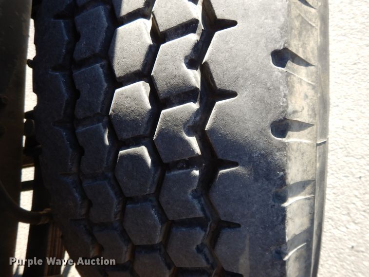 image for item DI8084 1988 Mack DM690S  truck cab and chassis