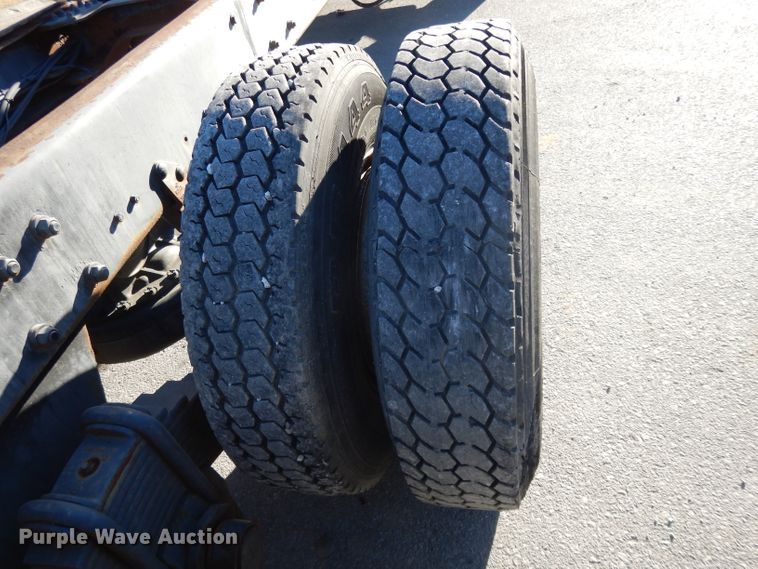 image for item DI8084 1988 Mack DM690S  truck cab and chassis