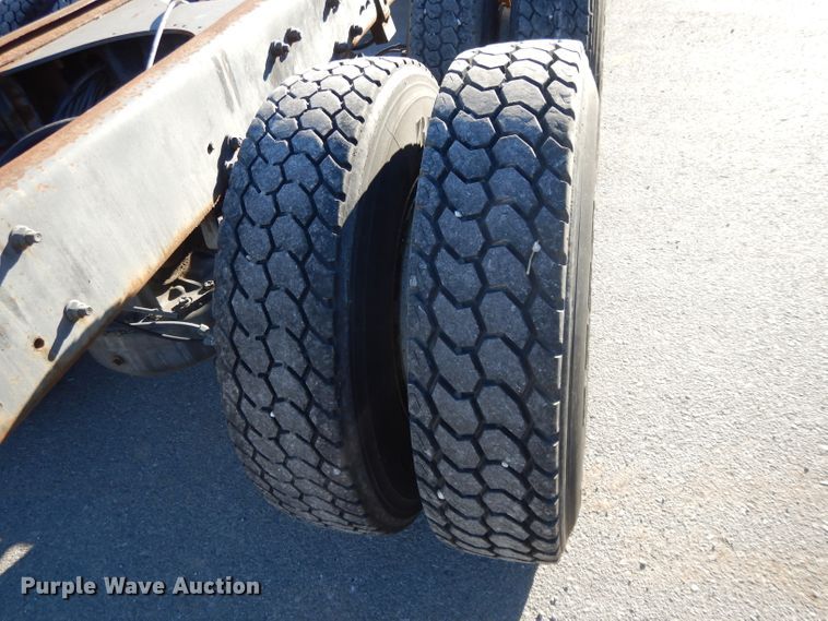 image for item DI8084 1988 Mack DM690S  truck cab and chassis