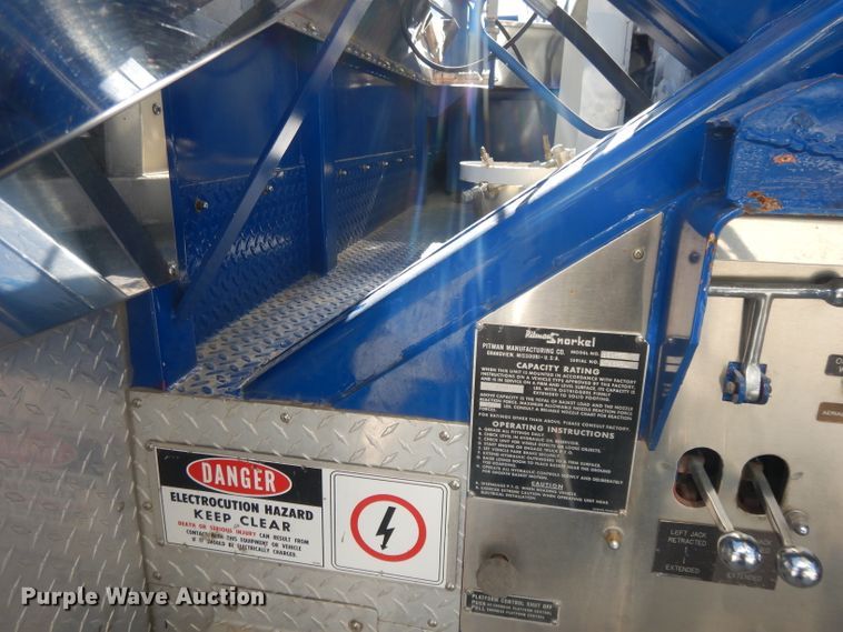 image for item DI8091 1988 Pierce  aerial platform fire truck