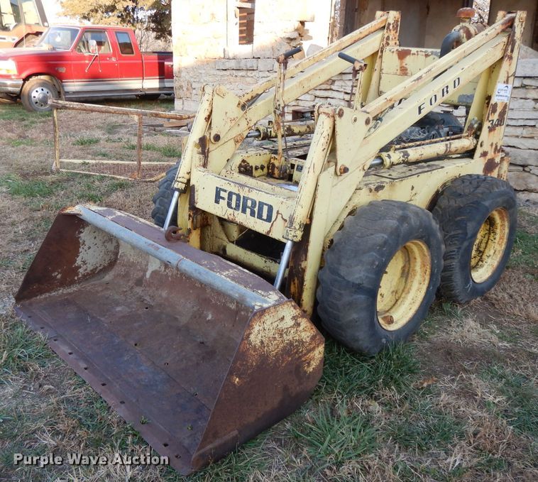 Ford 340 skid steer loader in Ottawa, KS Item DI8117 sold Purple Wave