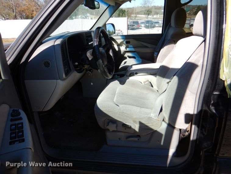 image for item DJ0302 2001 Chevrolet Suburban C1500  SUV