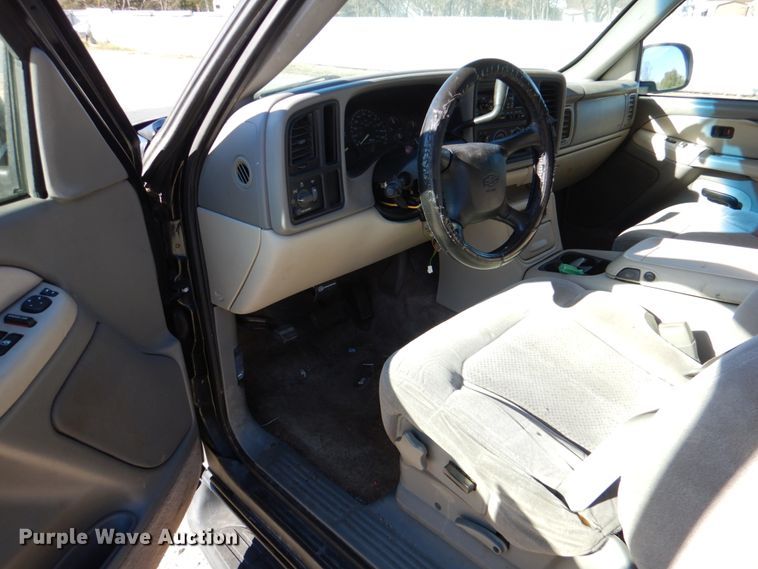 image for item DJ0302 2001 Chevrolet Suburban C1500  SUV