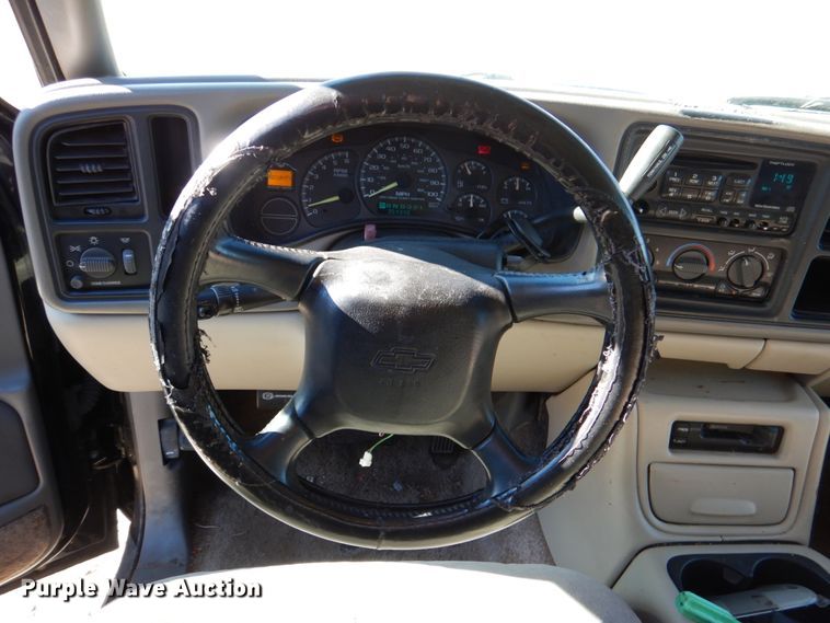 image for item DJ0302 2001 Chevrolet Suburban C1500  SUV