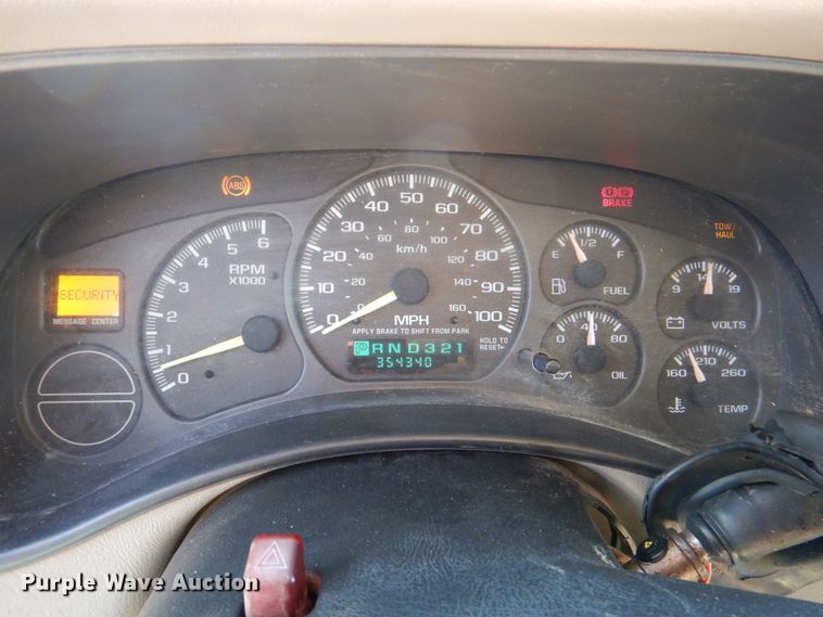 image for item DJ0302 2001 Chevrolet Suburban C1500  SUV