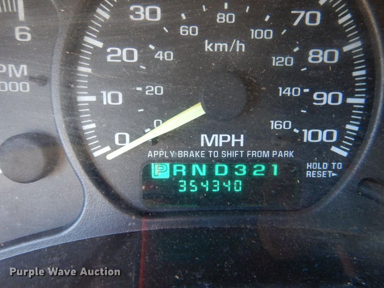 image for item DJ0302 2001 Chevrolet Suburban C1500  SUV