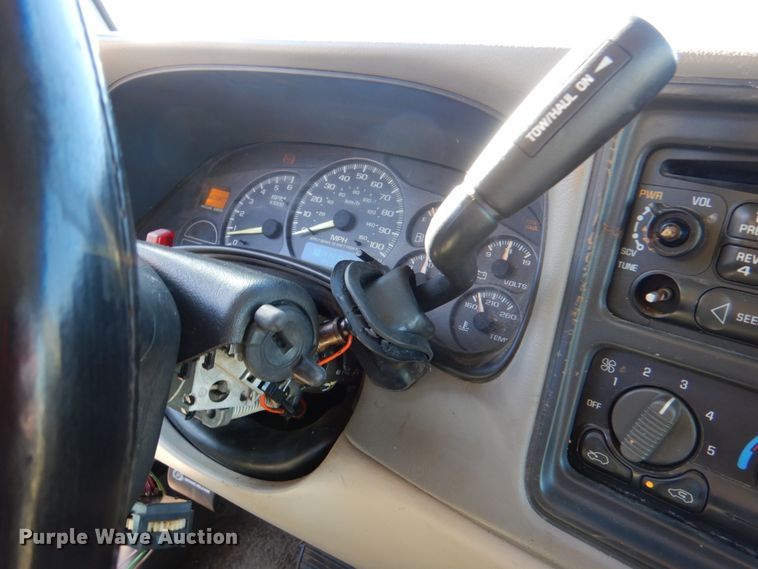 image for item DJ0302 2001 Chevrolet Suburban C1500  SUV