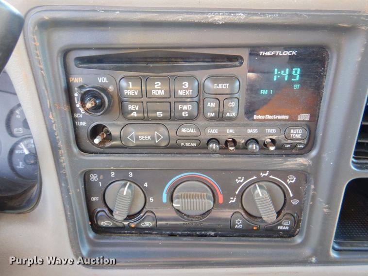 image for item DJ0302 2001 Chevrolet Suburban C1500  SUV