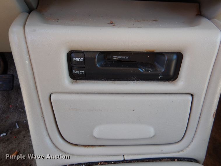 image for item DJ0302 2001 Chevrolet Suburban C1500  SUV