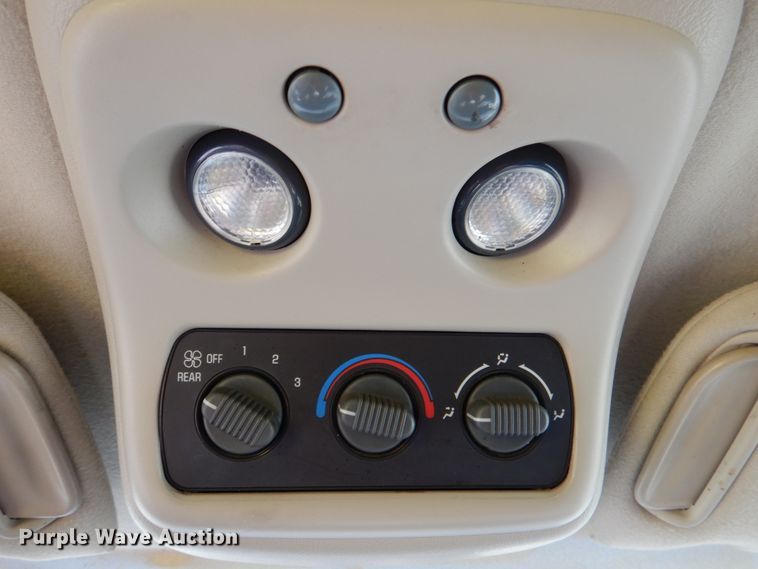 image for item DJ0302 2001 Chevrolet Suburban C1500  SUV