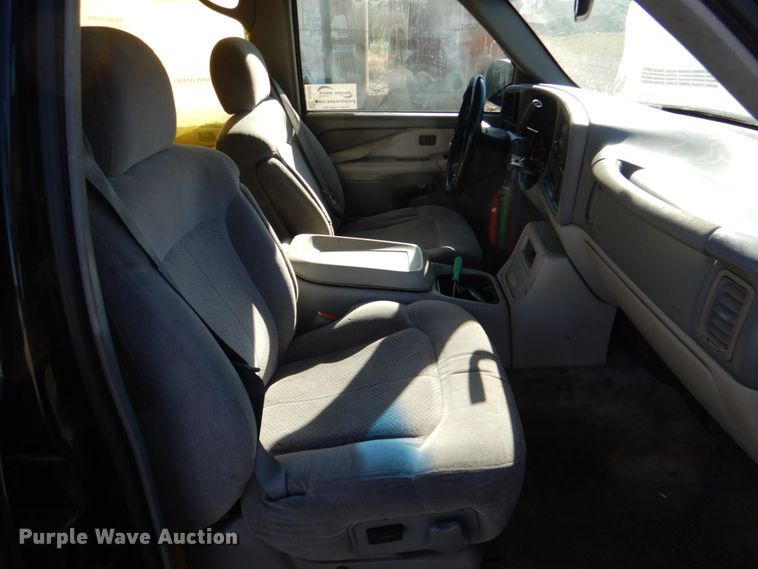 image for item DJ0302 2001 Chevrolet Suburban C1500  SUV