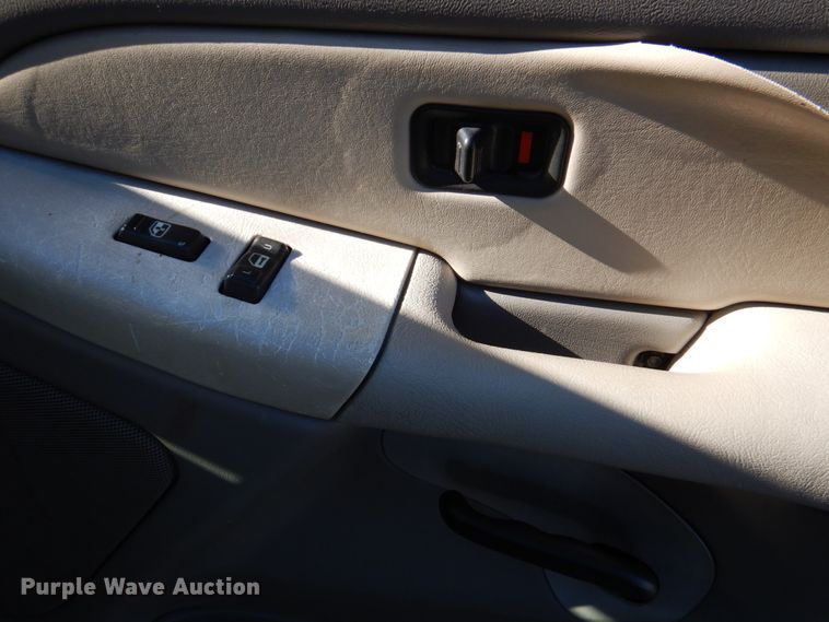 image for item DJ0302 2001 Chevrolet Suburban C1500  SUV