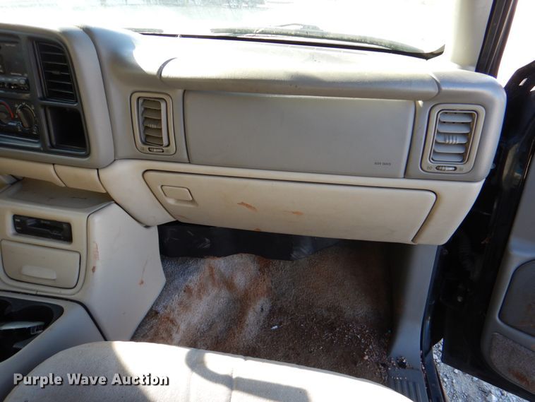 image for item DJ0302 2001 Chevrolet Suburban C1500  SUV