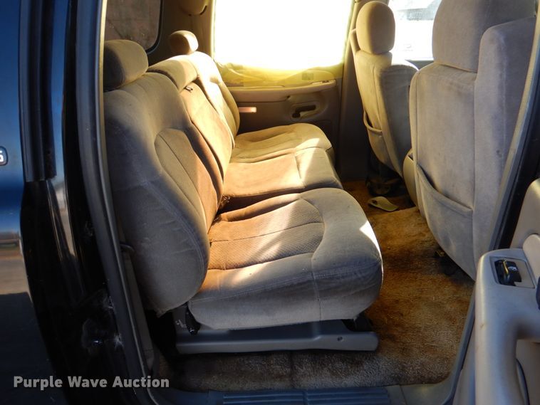 image for item DJ0302 2001 Chevrolet Suburban C1500  SUV