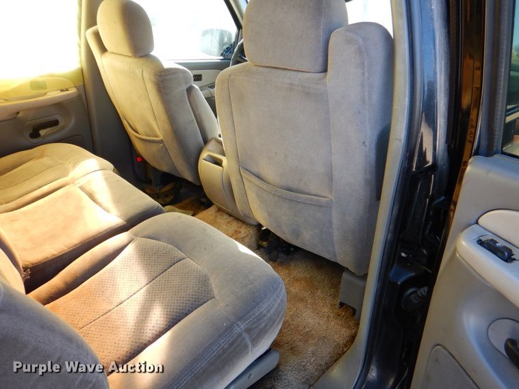 image for item DJ0302 2001 Chevrolet Suburban C1500  SUV