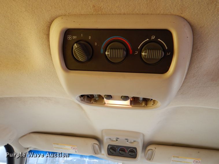 image for item DJ0302 2001 Chevrolet Suburban C1500  SUV