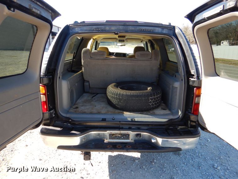 image for item DJ0302 2001 Chevrolet Suburban C1500  SUV