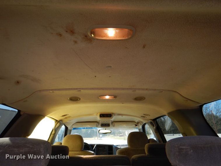 image for item DJ0302 2001 Chevrolet Suburban C1500  SUV