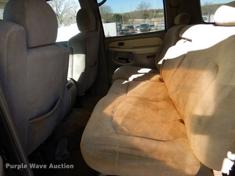 image for item DJ0302 2001 Chevrolet Suburban C1500  SUV